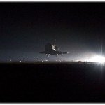 "Индевор" приземляется (фото НАСА)