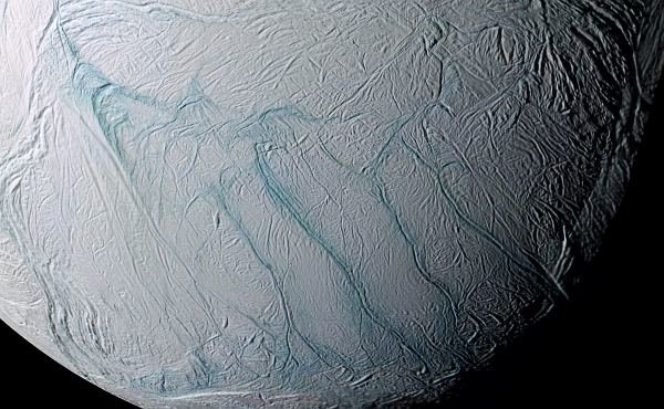 13 По данным снимков с зонда Кассини ученые составили тепловую карту спутника Юпитера
