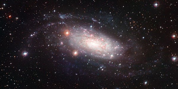 галактика-блин Галактика-блин из созвездия Гидры 