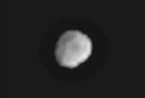 Vesta Зонд Dawn передал снимки поверхности астероида Веста