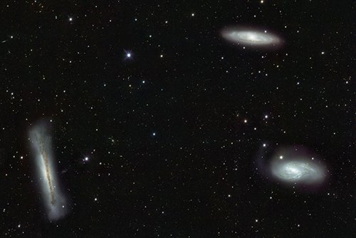 Triplet В созвездии Льва при помощи телескопа VST сфотографировано сразу три галактики