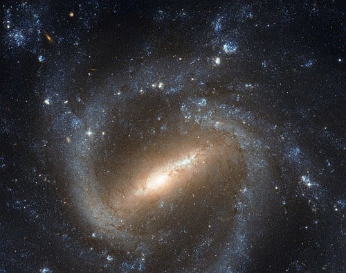 heic1202a «Хаббл» передал снимки спиральной галактики NGC 1073