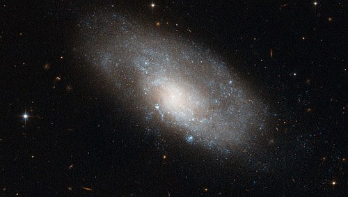 637139main_hydra-full «Хаббл» передал снимки спиральной галактики расположенной в созвездии Гидра