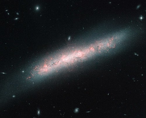 671224main_ngc4700 «Хаббла» сфотографировал области звездообразования в галактике NGC 4700