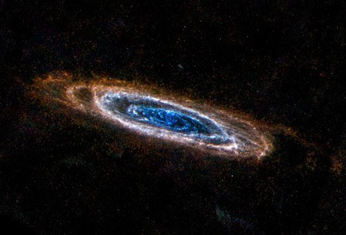 PIA16681 «Гершель» передал два очень красивых снимка туманности Андромеды