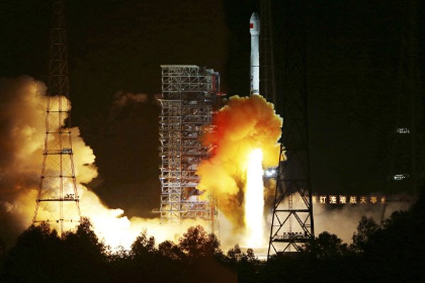 Китайский лунный зонд вернулся на землю